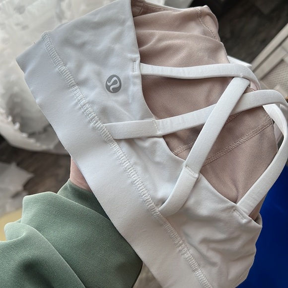 White lululemon crisscross sports bra - Picture 3 of 7